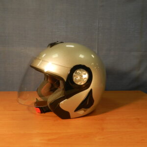 přilba OSBE se sluneční clonou